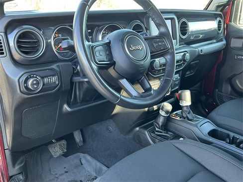 Certified 2022 Jeep Gladiator Sport image 18