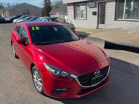 Used 2018 MAZDA MAZDA3 Sport image 2