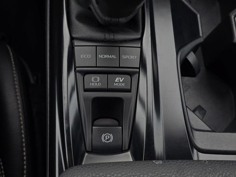 Used 2025 Toyota Camry SE FWD image 41