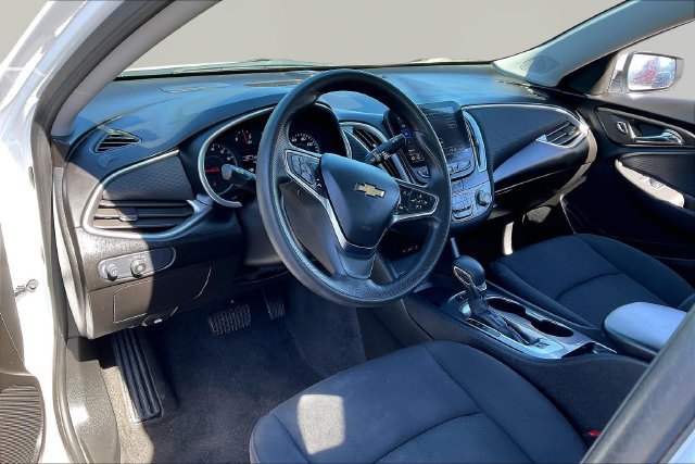 Used 2025 Chevrolet Malibu LS FWD image 12