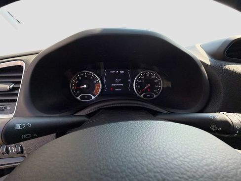 Used 2019 Jeep Renegade Latitude FWD image 38