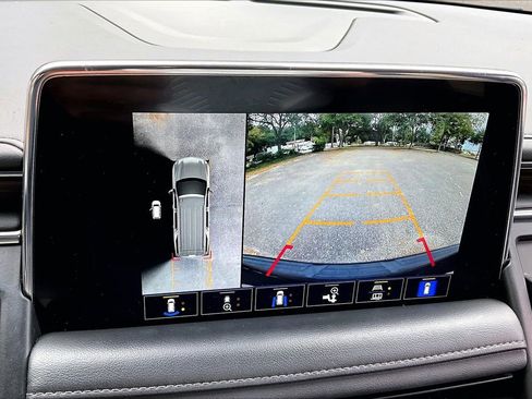 Used 2022 Chevrolet Tahoe Z71 w/ Luxury Package image 13