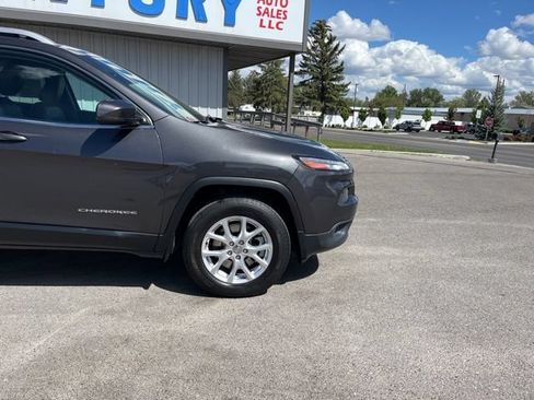 Used 2015 Jeep Cherokee Latitude w/ Comfort/Convenience Group AWD/4WD image 19