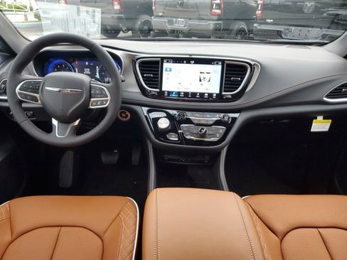 New 2026 Chrysler Pacifica Pinnacle image 7