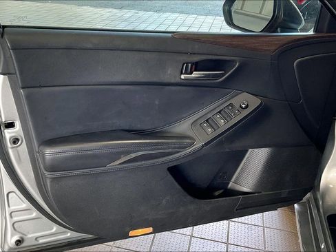 Used 2021 Toyota Avalon XLE FWD image 2