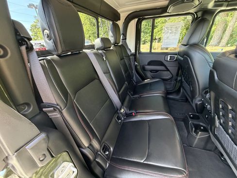 Used 2023 Jeep Gladiator Rubicon w/ Cold Weather Group AWD/4WD image 16