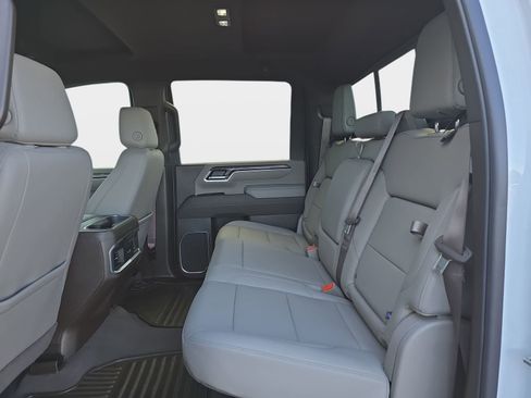 Used 2025 Chevrolet Silverado 2500 LTZ w/ LTZ Convenience Package image 17