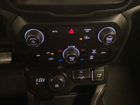 Used 2021 Jeep Renegade Limited AWD/4WD image 20