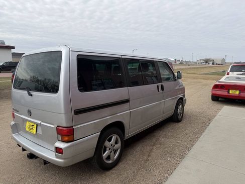 Used 2003 Volkswagen Eurovan MV FWD image 6