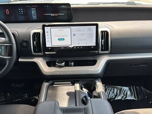 Certified 2025 Ford Expedition Active RWD image 9