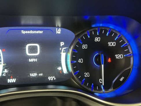 Used 2026 Chrysler Pacifica Limited FWD image 16