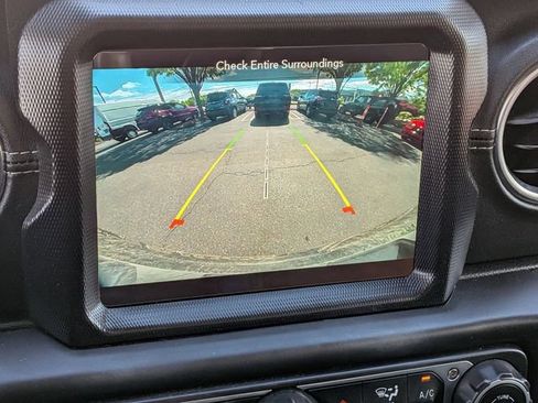 Used 2021 Jeep Wrangler Unlimited Sahara AWD/4WD image 22