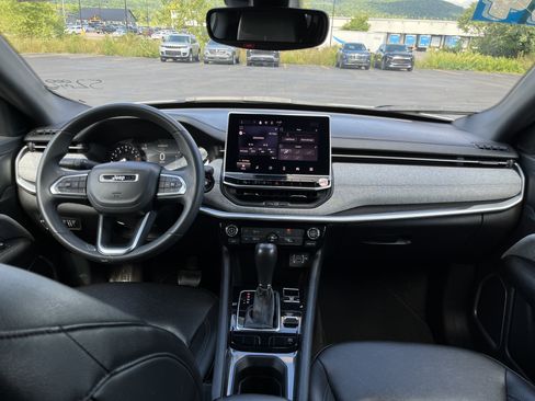 Used 2024 Jeep Compass Latitude AWD/4WD image 25