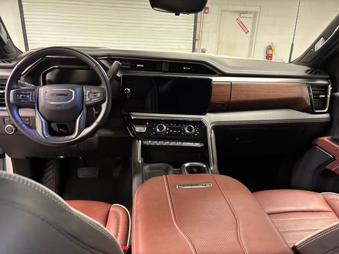 Used 2025 GMC Sierra 2500 Denali Ultimate image 32