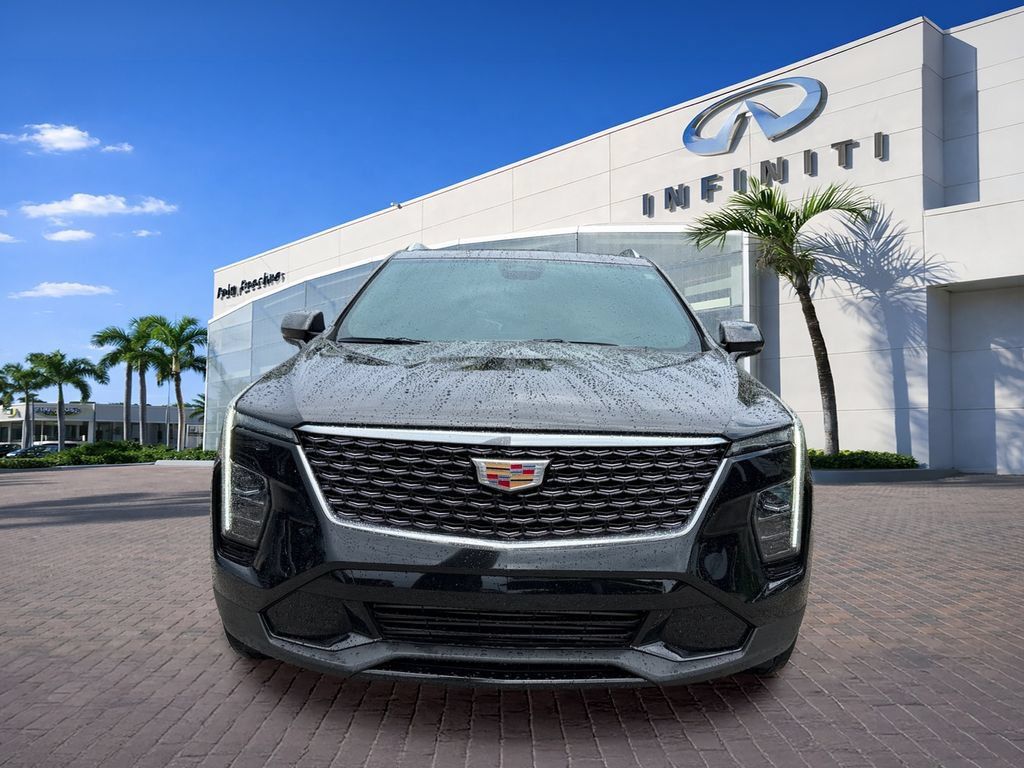 Used 2024 Cadillac XT4 Premium Luxury FWD image 2