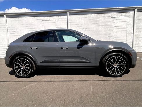 Certified 2025 Porsche Macan Electric image 6