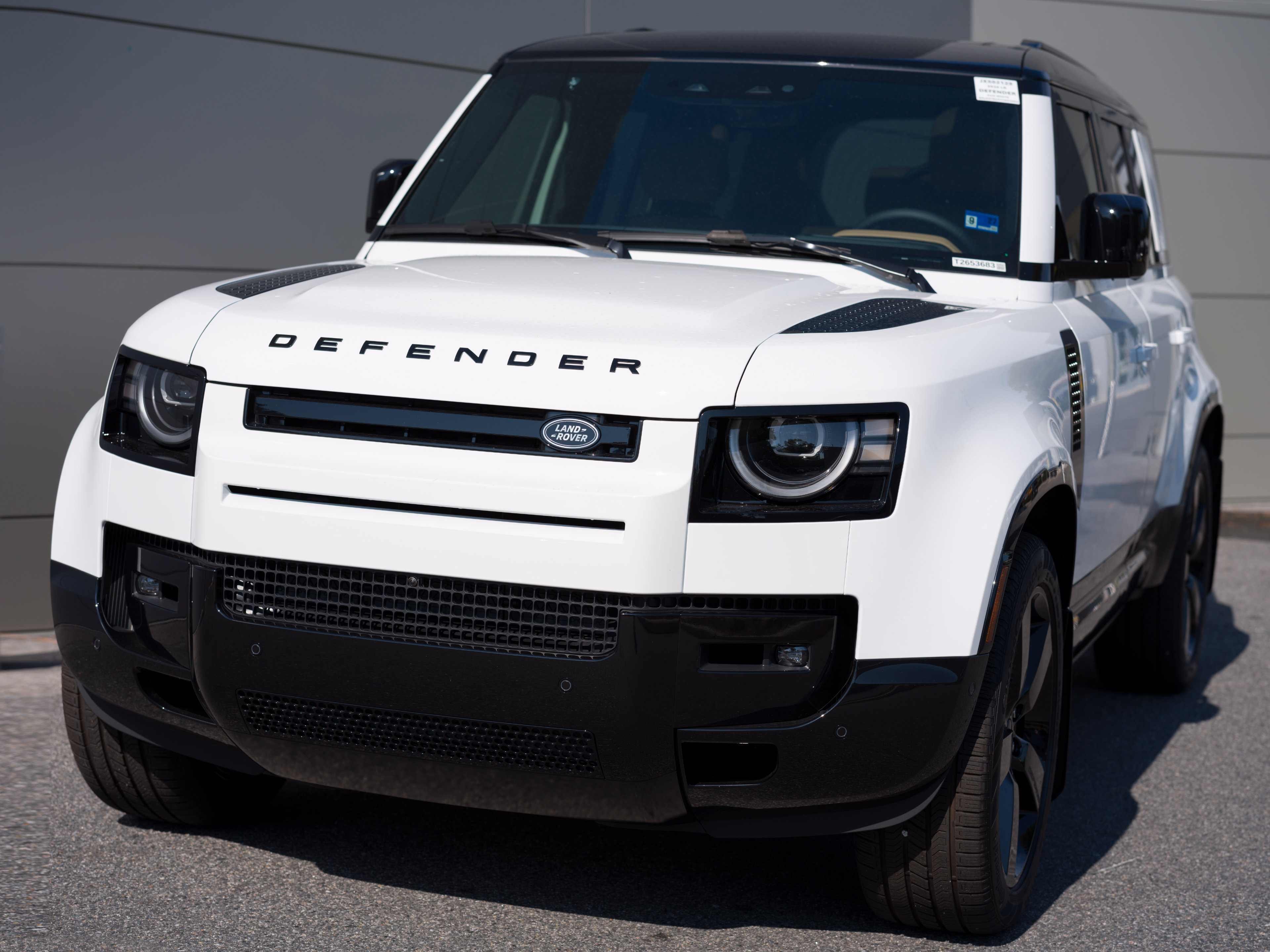 New 2026 Land Rover Defender 110 X-Dynamic SE AWD/4WD image 1