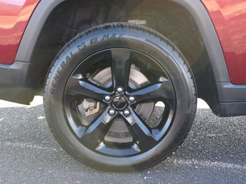 Used 2023 Jeep Grand Cherokee L Laredo image 13