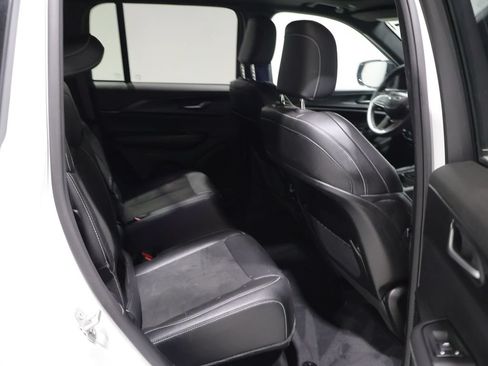 Certified 2023 Jeep Grand Cherokee Altitude AWD/4WD image 20