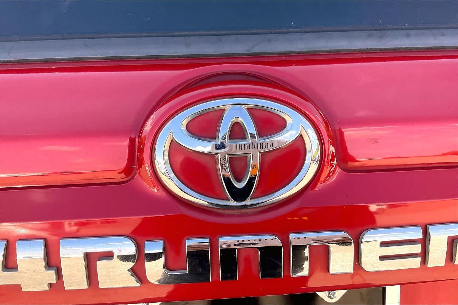 Used 2017 Toyota 4Runner SR5 RWD image 30