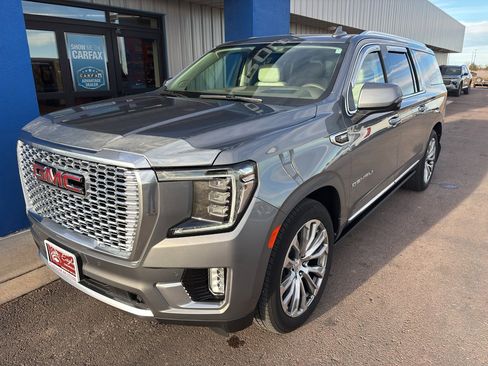 Used 2022 GMC Yukon XL Denali w/ Denali Ultimate Package image 2