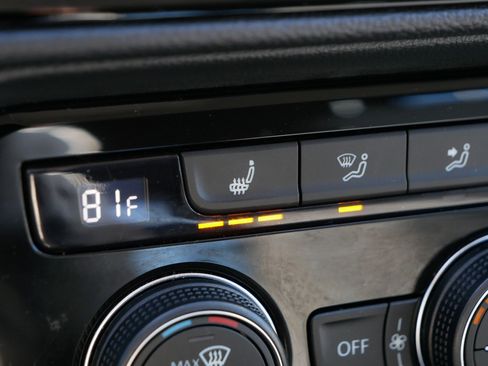 Used 2024 Volkswagen Taos SE image 28