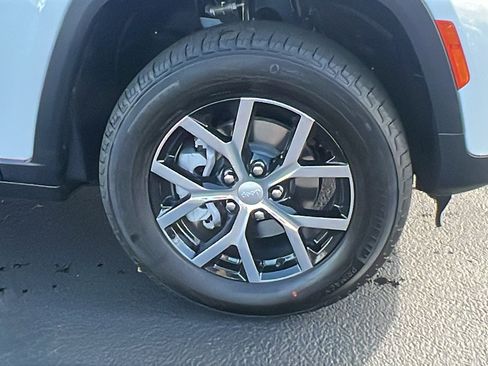 New 2025 Jeep Grand Cherokee Limited image 9