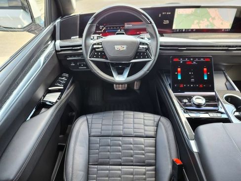 Used 2025 Cadillac Escalade V AWD/4WD image 11
