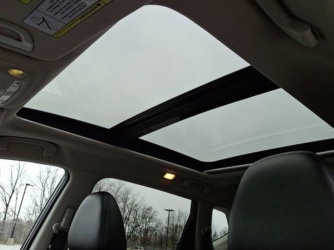 Used 2017 Nissan Rogue SL w/ SL Premium Package image 16