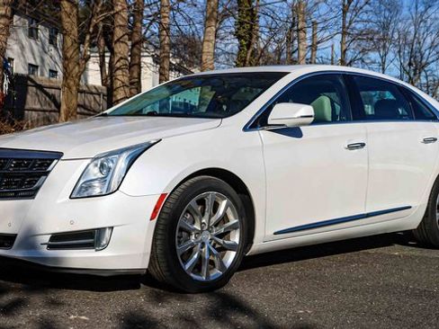 Used 2017 Cadillac XTS Luxury image 3