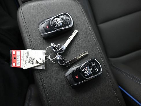 Used 2024 Buick Envista Sport Touring w/ Convenience I Package FWD image 19