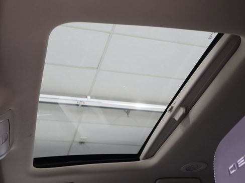 Used 2021 GMC Acadia Denali w/ Denali Technology Package image 26