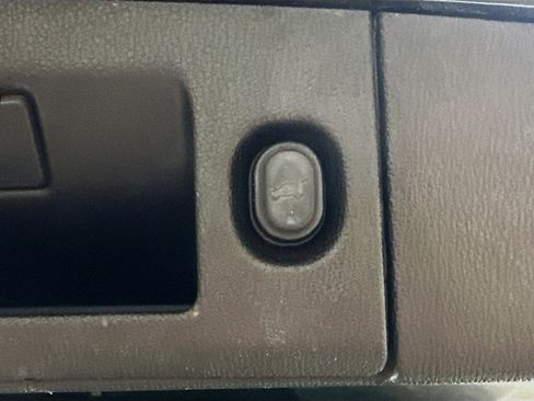 Used 2018 GMC Yukon XL Denali w/ Denali Ultimate Package image 32