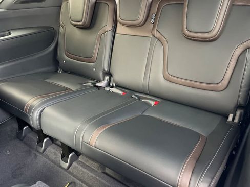 New 2026 Nissan Armada SL w/ Captain's Chari Seat Package image 18