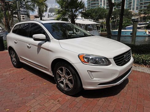 Used 2015 Volvo XC60 T6 w/ Proximity Package AWD/4WD image 24