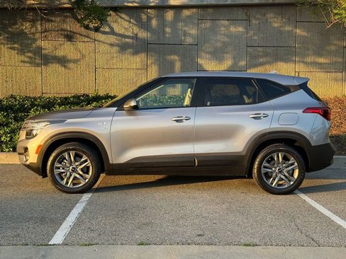 Used 2022 Kia Seltos LX AWD/4WD image 11