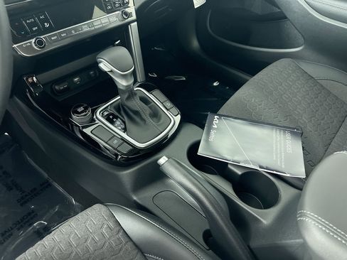 Certified 2025 Kia Seltos S image 21