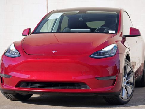 Used 2021 Tesla Model Y Long Range AWD/4WD image 3