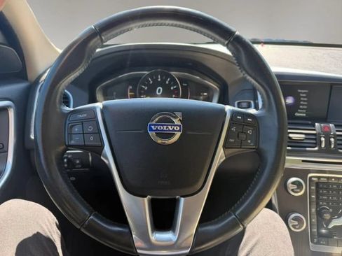 Used 2016 Volvo XC60 T5 Premier w/ Proximity Package AWD/4WD image 17