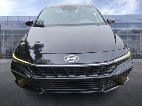Used 2024 Hyundai Elantra SEL image 3