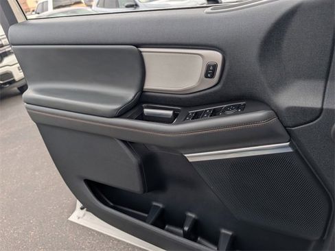 Certified 2025 Ford Expedition Active image 18