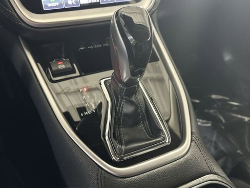 Used 2023 Subaru Outback Premium image 31