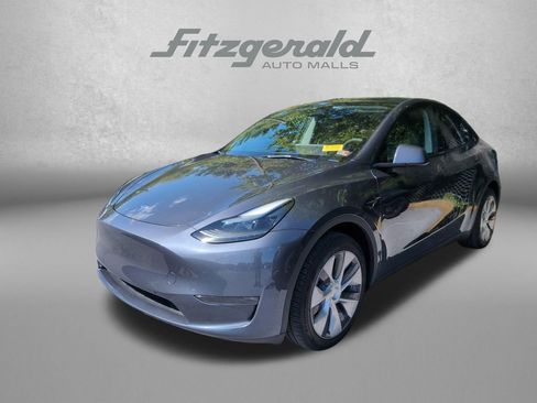 Used 2023 Tesla Model Y Long Range AWD/4WD image 2