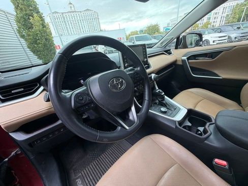 Used 2021 Toyota RAV4 Limited AWD/4WD image 16