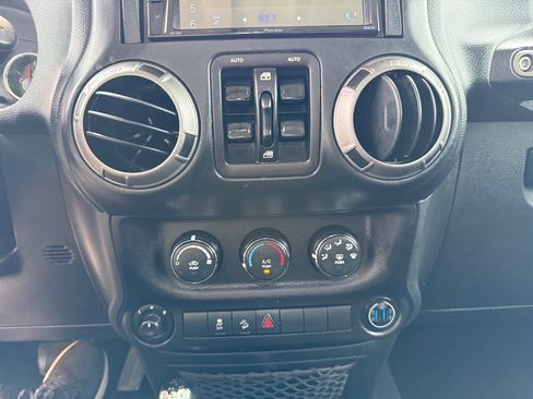 Used 2018 Jeep Wrangler Unlimited Sport S AWD/4WD image 28