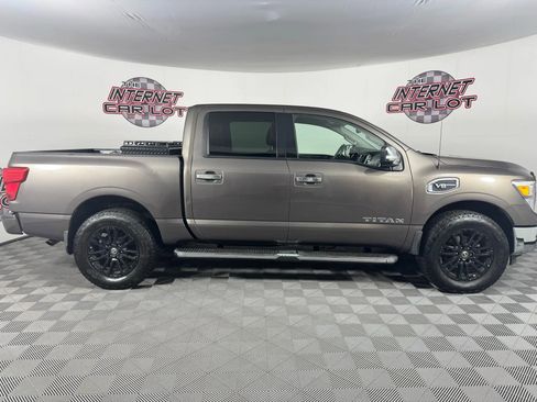 Used 2017 Nissan Titan SL image 8