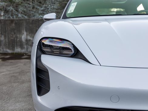 Certified 2024 Porsche Taycan GTS image 14