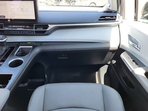 Used 2025 Toyota Sienna XLE w/ XLE Plus Package image 27