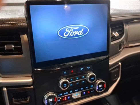 Used 2024 Ford Expedition XLT image 9