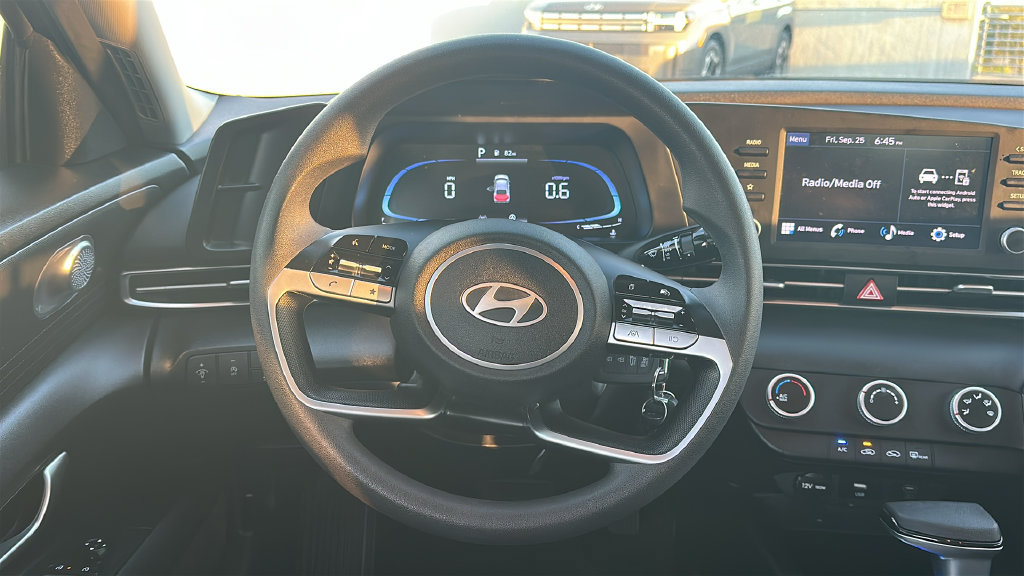Used 2024 Hyundai Elantra SE FWD image 22